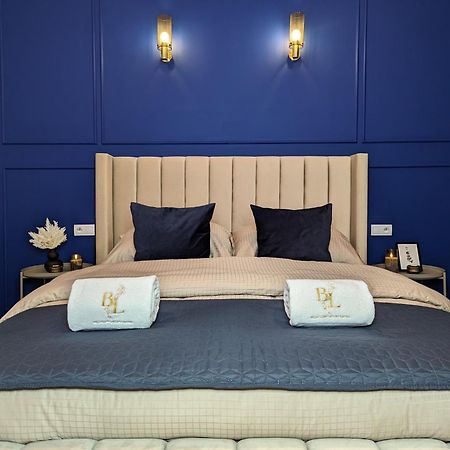 Bella Luna Luxury Suites - Chic Residence In Historic Square Warschau Buitenkant foto
