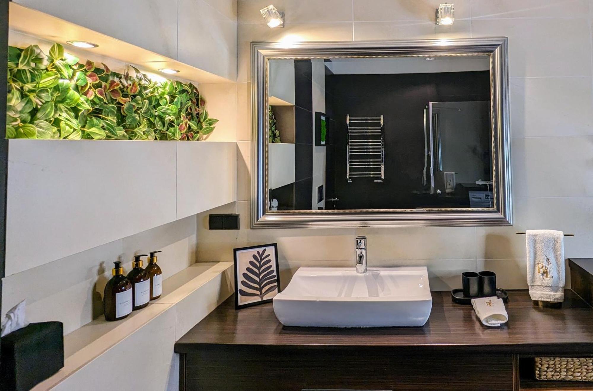 Bella Luna Luxury Suites - Chic Residence In Historic Square Warschau Buitenkant foto