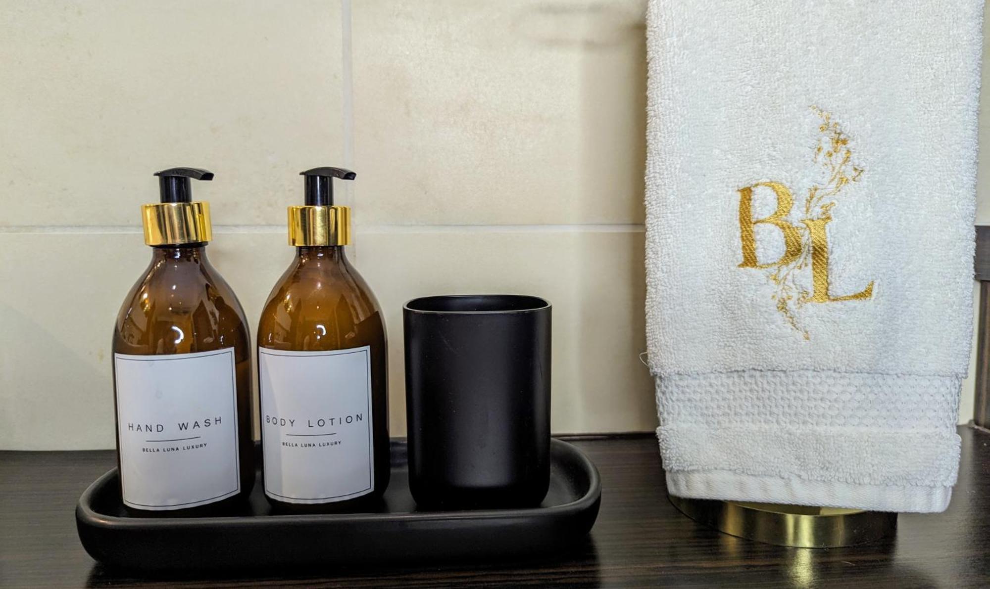 Bella Luna Luxury Suites - Chic Residence In Historic Square Warschau Buitenkant foto