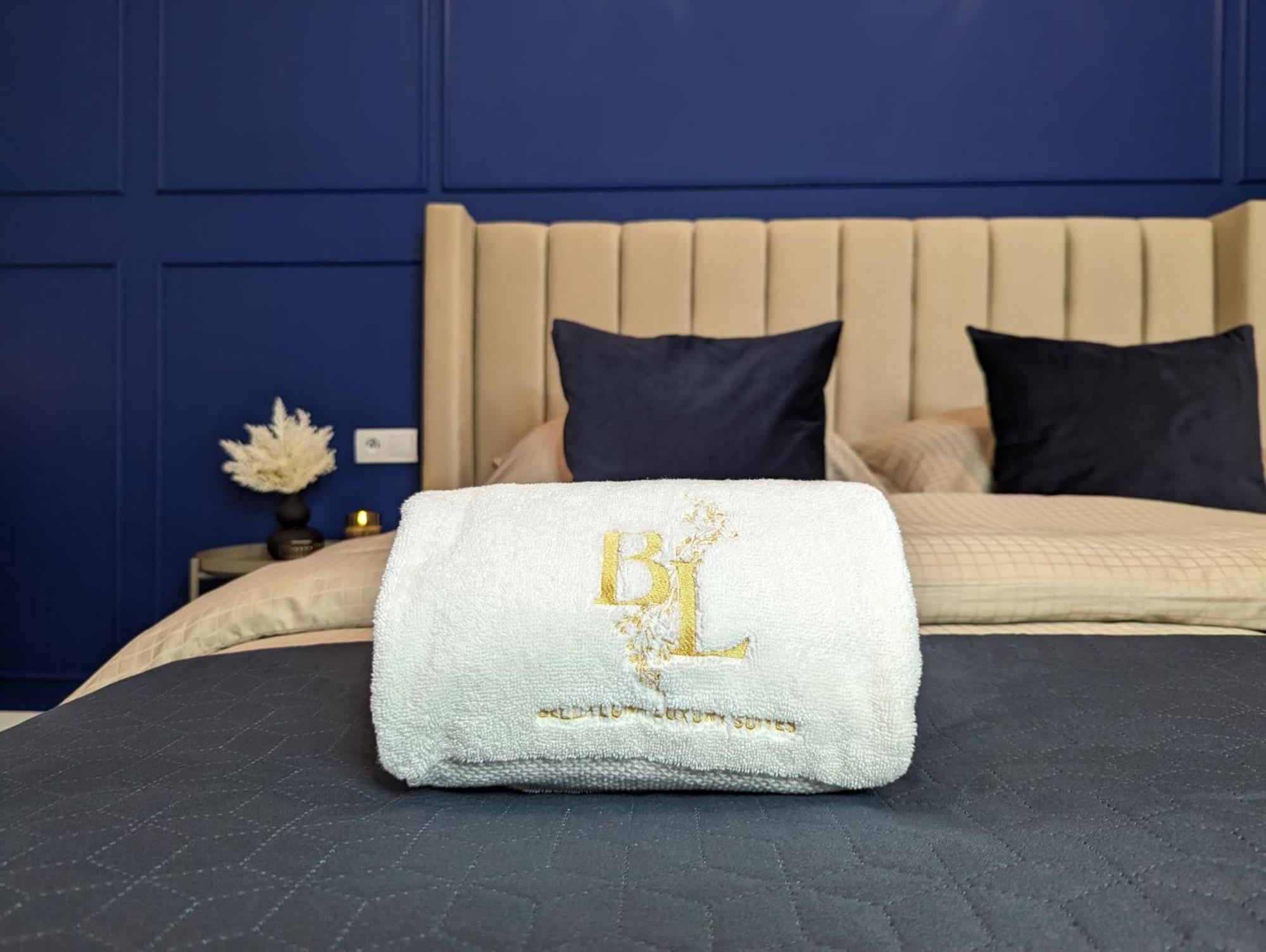 Bella Luna Luxury Suites - Chic Residence In Historic Square Warschau Buitenkant foto